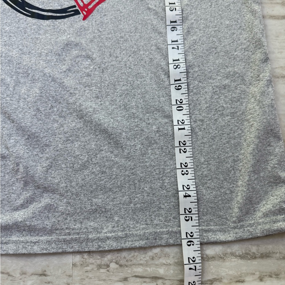NWOT Gray T-Shirt with Mickey Mouse Design Size Large Unisex Valentine’s Day - Picture 6 of 7